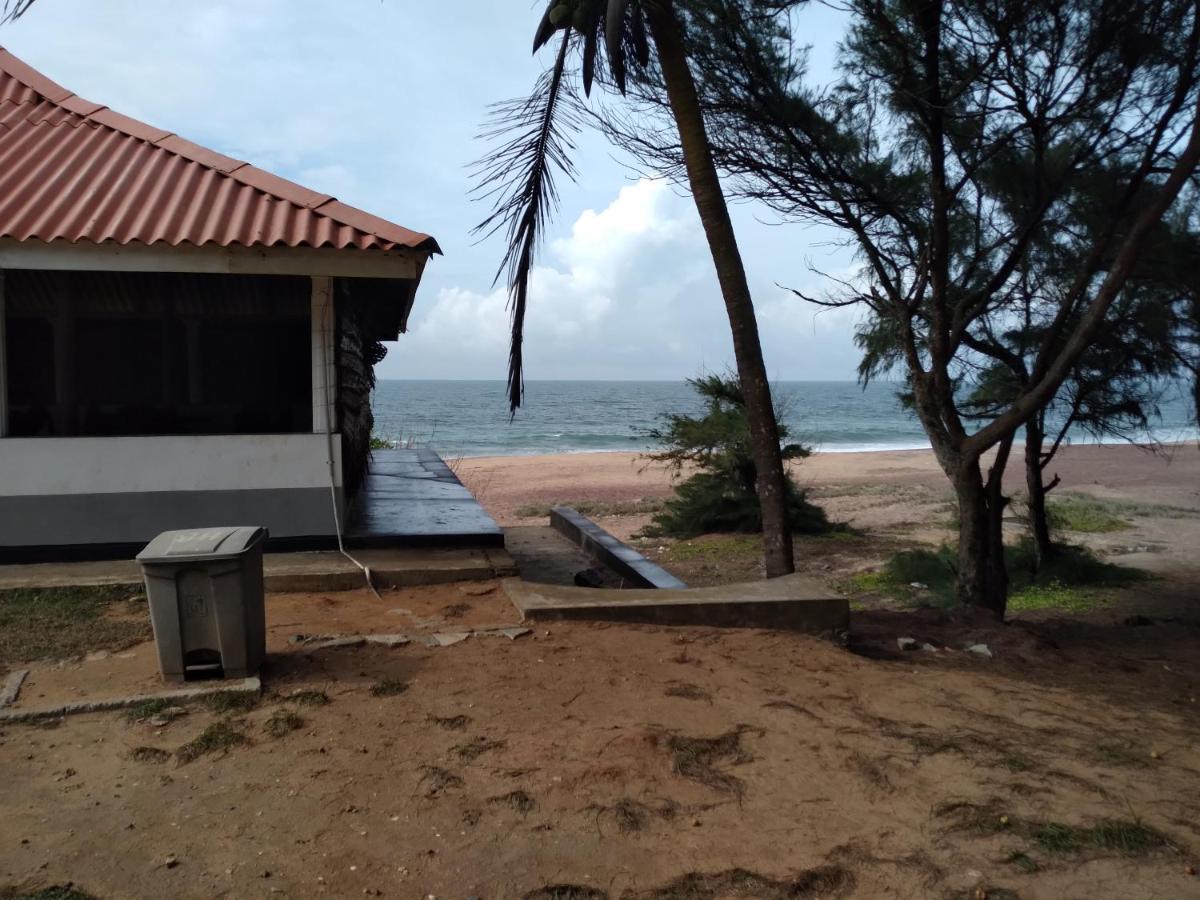 Happy Beach Guest House ฮัมบานโตตา ภายนอก รูปภาพ