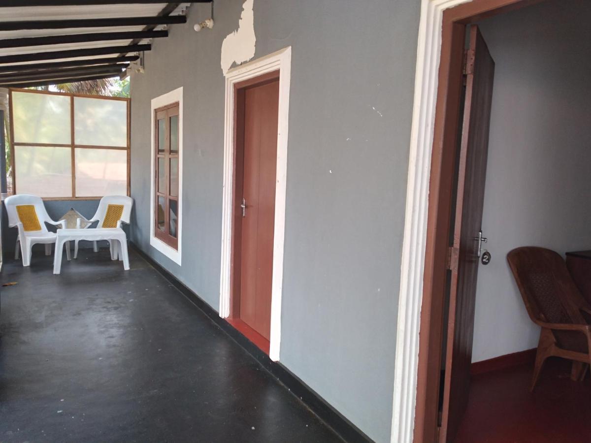 Happy Beach Guest House ฮัมบานโตตา ภายนอก รูปภาพ