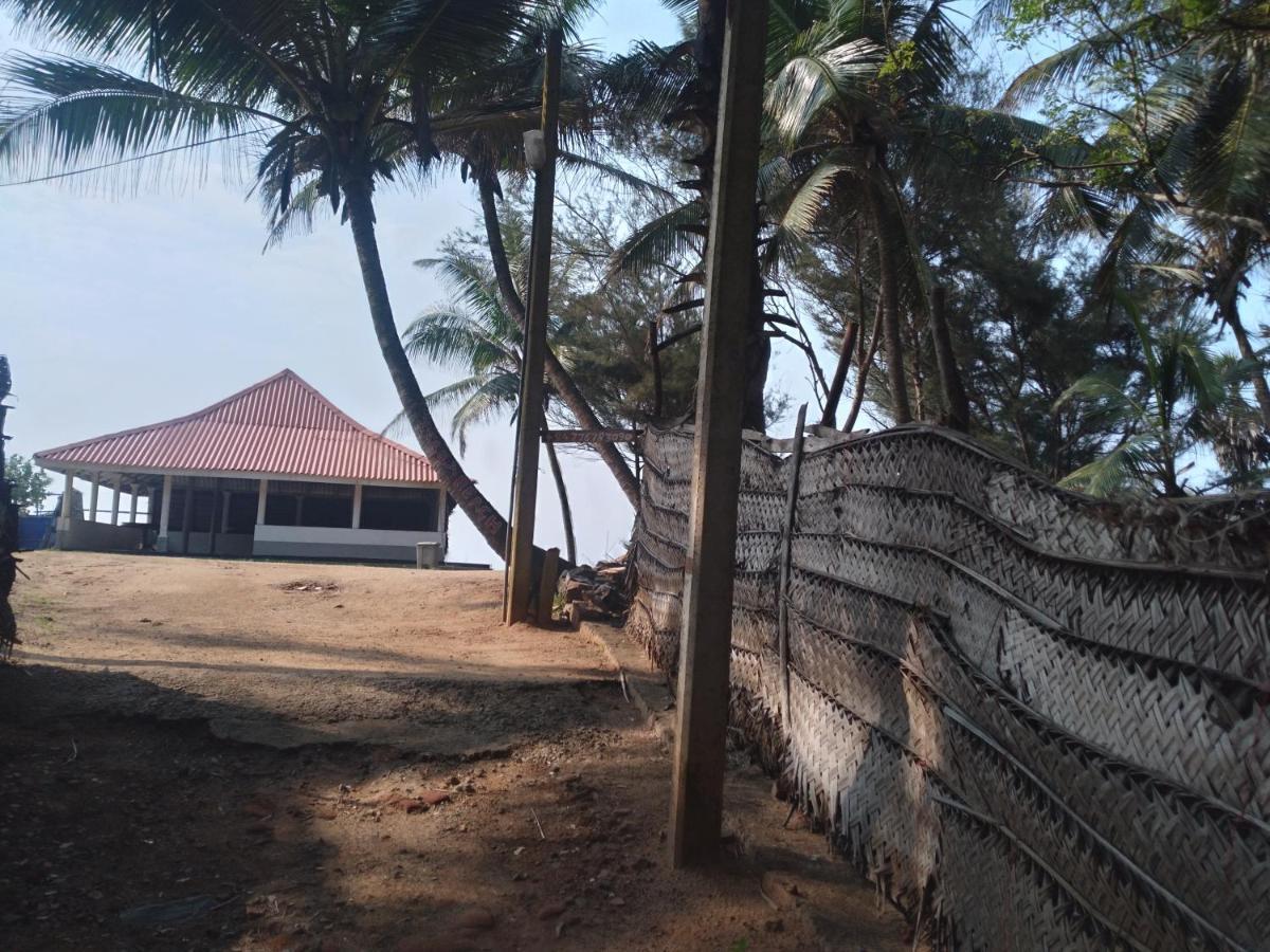 Happy Beach Guest House ฮัมบานโตตา ภายนอก รูปภาพ