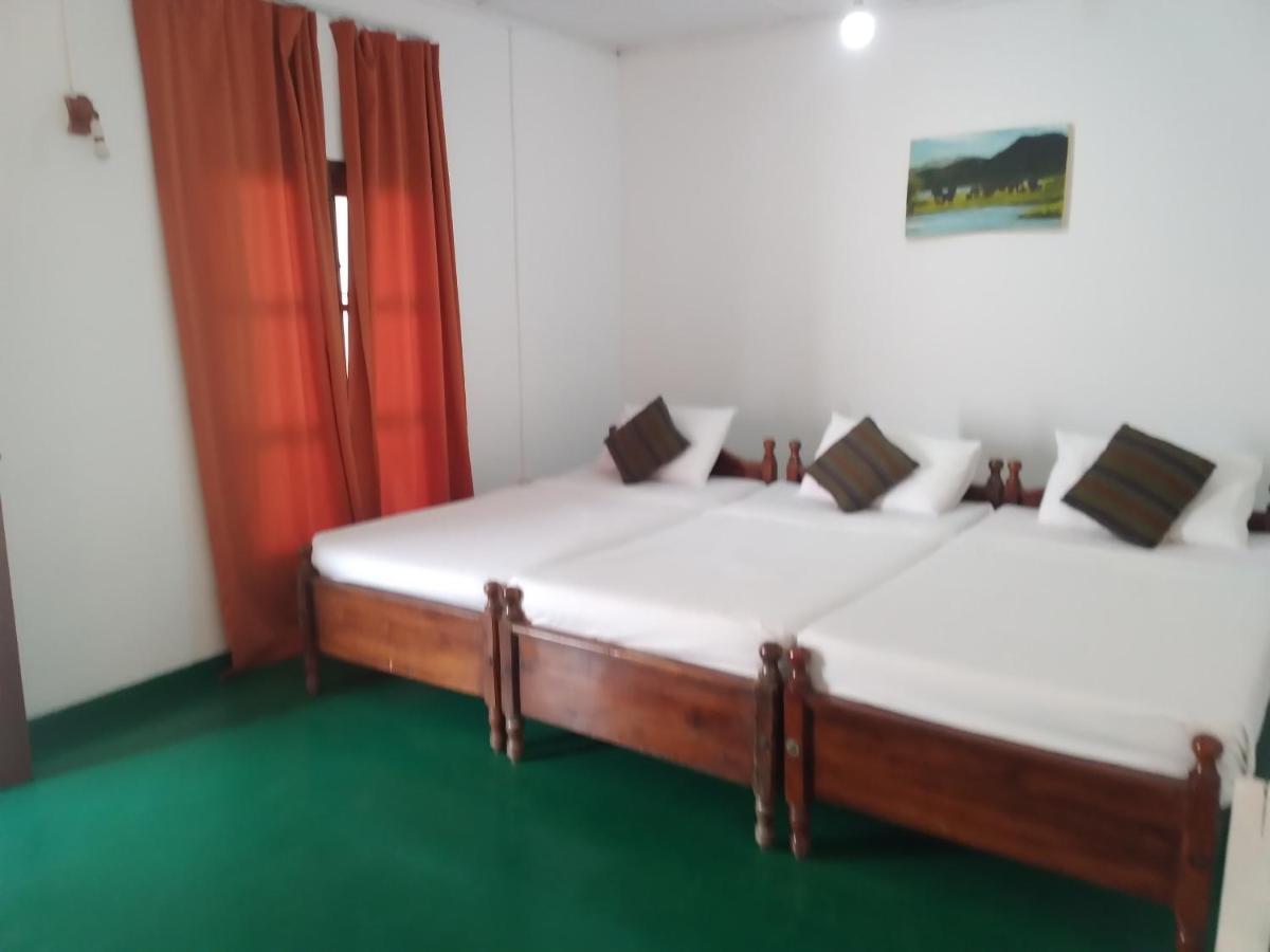 Happy Beach Guest House ฮัมบานโตตา ภายนอก รูปภาพ
