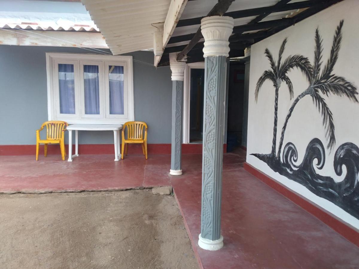 Happy Beach Guest House ฮัมบานโตตา ภายนอก รูปภาพ
